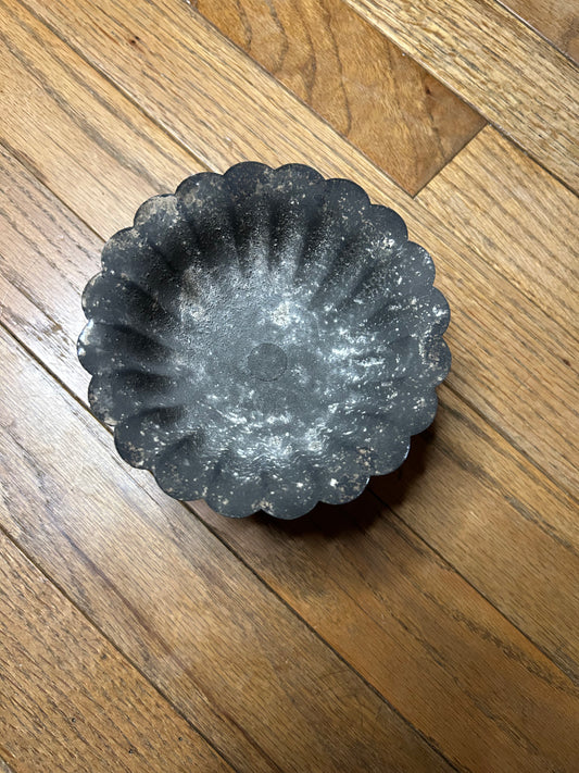 4.5" Distressed Pleated Dish